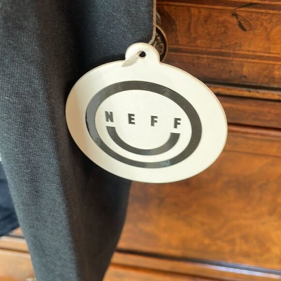 NWT Disney colllab with Neff Mickey Mouse woman’s tee shirt - Picture 4 of 9